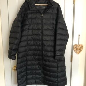 2X Black Eddie Bauer parka with hood